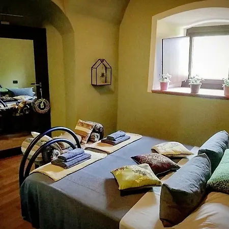 La Tana Di Checco Apartment *